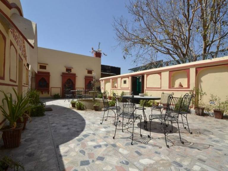 Rawla Mrignayani Palace
