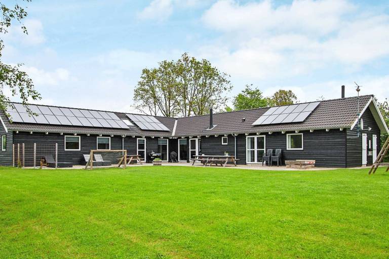 Vacation home with sauna, grill & jacuzzi in Ebeltoft