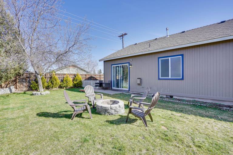 Charming Bend Home w/ Porch & Yard: Great Location — photo 4
