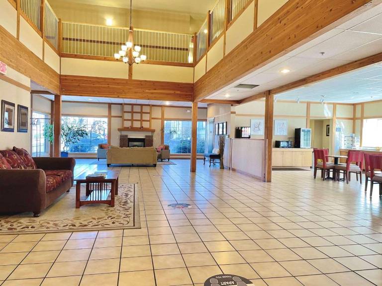 Country Inn & Suites by Radisson, Bend near Pilot Butte — photo 3