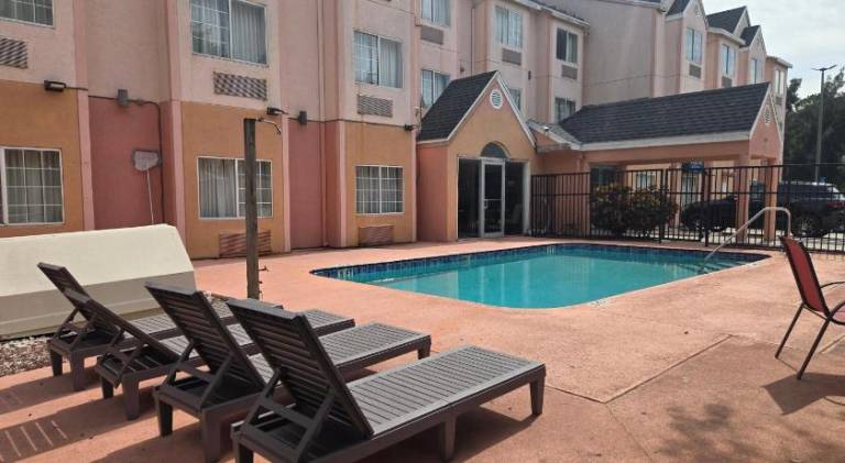 Days Inn & Suites by Wyndham Tampa / Raymond James Stadium — photo 4