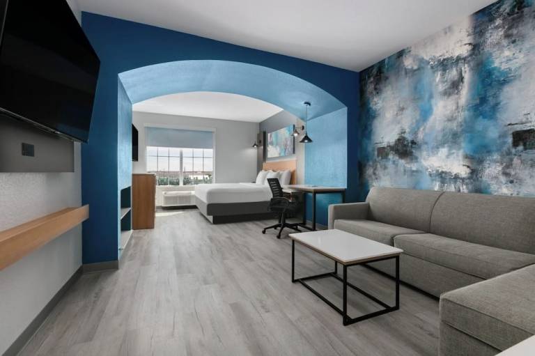 La Quinta Inn & Suites by Wyndham Ft Worth Burleson