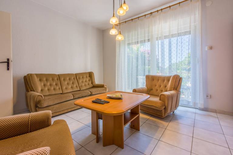 Apartment with patio | Sea view — photo 2
