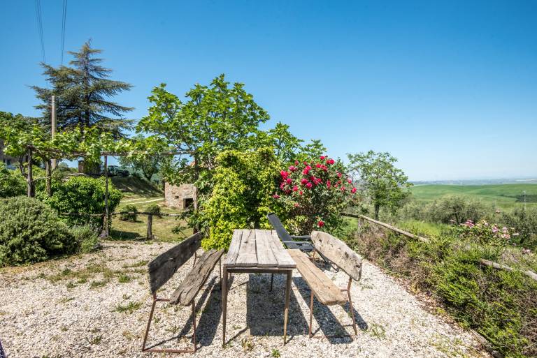 Apartment "Gemma Bianca-Tavoleto" with Mountain View, Garden & Wi-Fi — photo 3