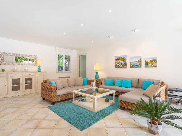 Fully equipped spacious vacation home with garden, terrace & grill | Pets are welcome — photo 2