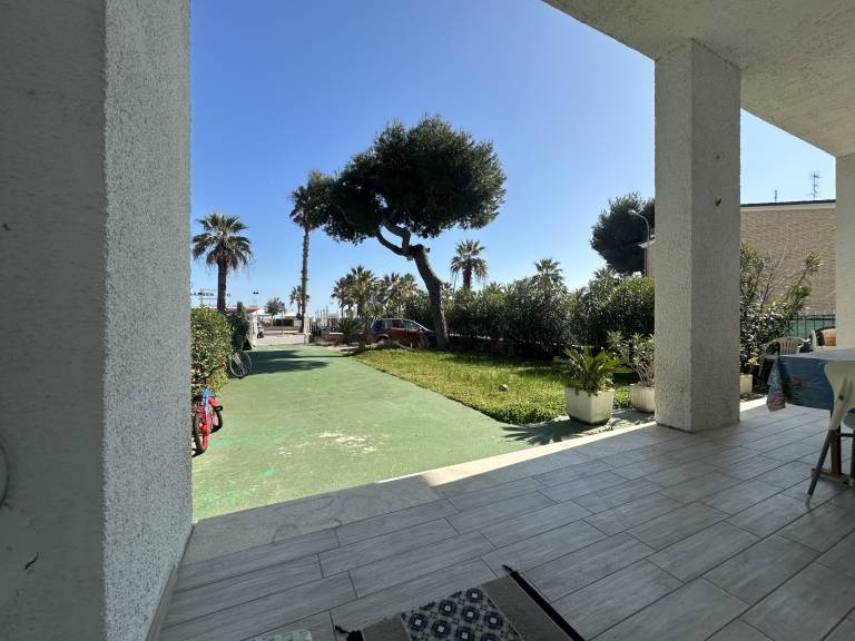 Family-oriented lovely apartment with garden & grill | Beach view | Next to the beach | Pet-friendly — photo 4