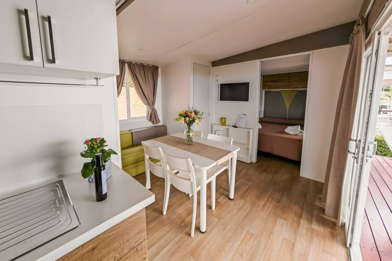 Family-oriented mobile home with terrace & garden | Next to the beach | Dogs allowed — photo 4