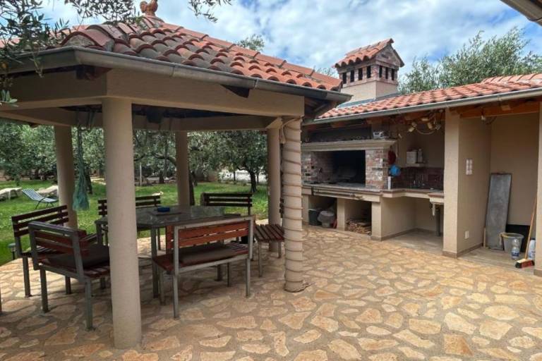 House with patio & BBQ — photo 4