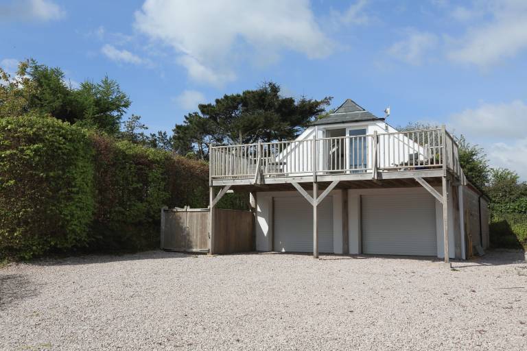 Family-oriented cottage with yard & jacuzzi | Pet-friendly — photo 2