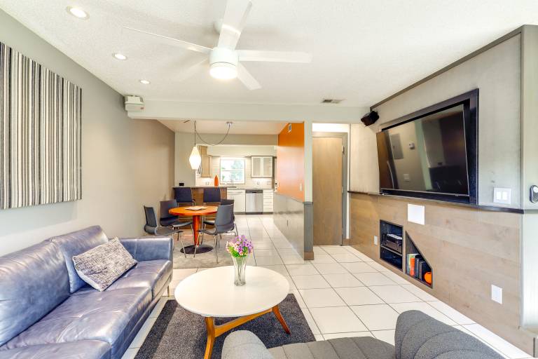 Water View Walkable Gem Near Bayshore Boulevard