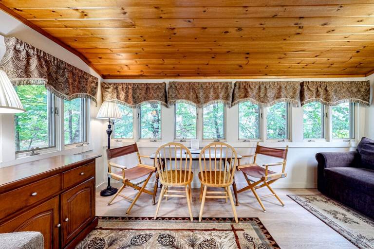 Cabin Lincoln