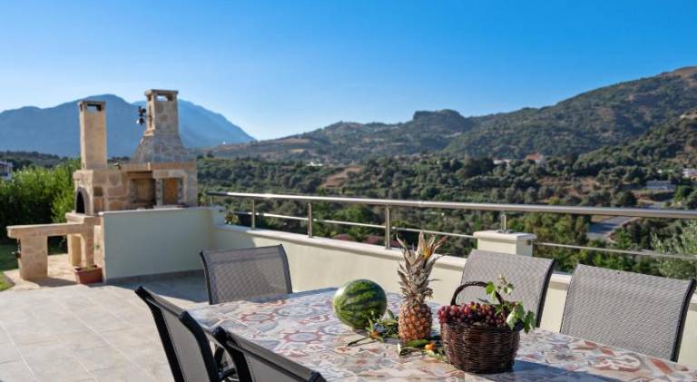 Fully equipped vacation home with patio, yard & BBQ | Perfect for remote work | Pets are welcome in Rethymno