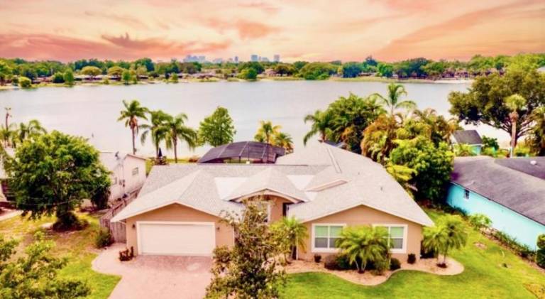 House with pool & hot tub in Orlando, FL