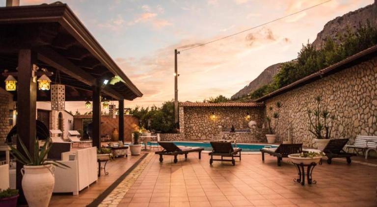 Villa with pool & hot tub — photo 2