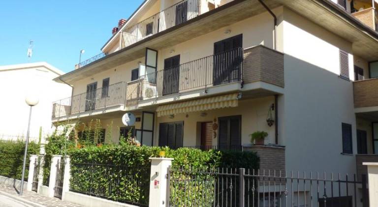 Rental apartment with 1 room for 4 persons in Pineto
