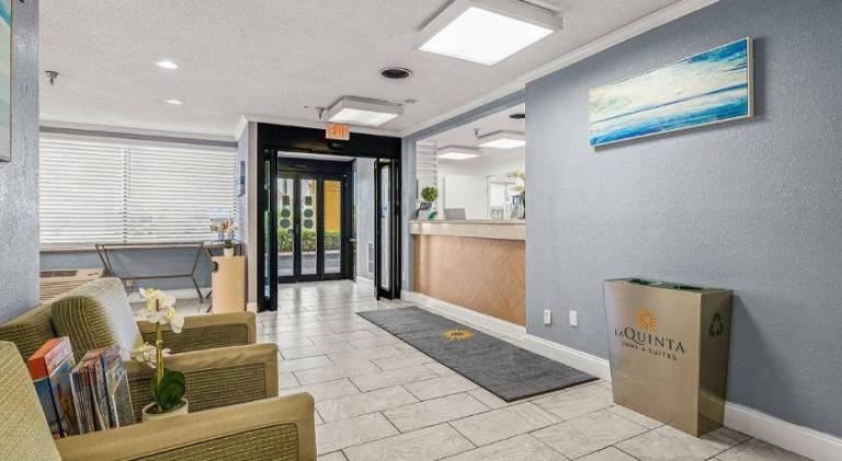 La Quinta Inn & Suites by Wyndham Tampa Brandon West — photo 4