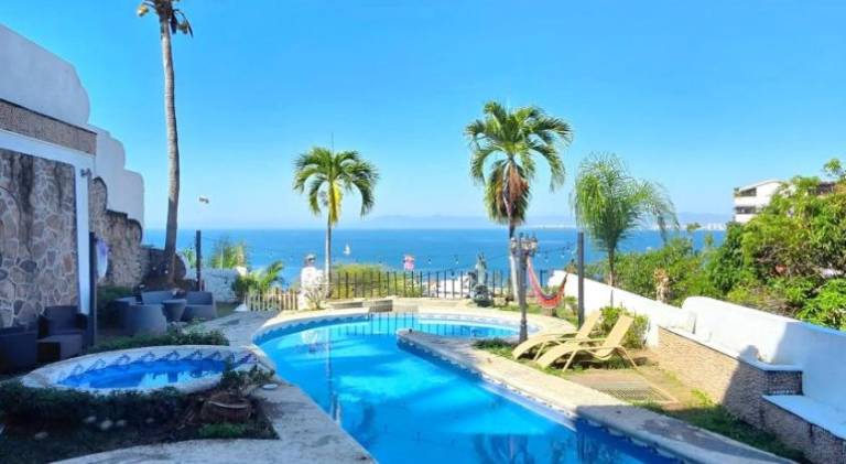 Lovely vacation home with pool & jacuzzi | Close to the beach | Pets allowed in Puerto Vallarta