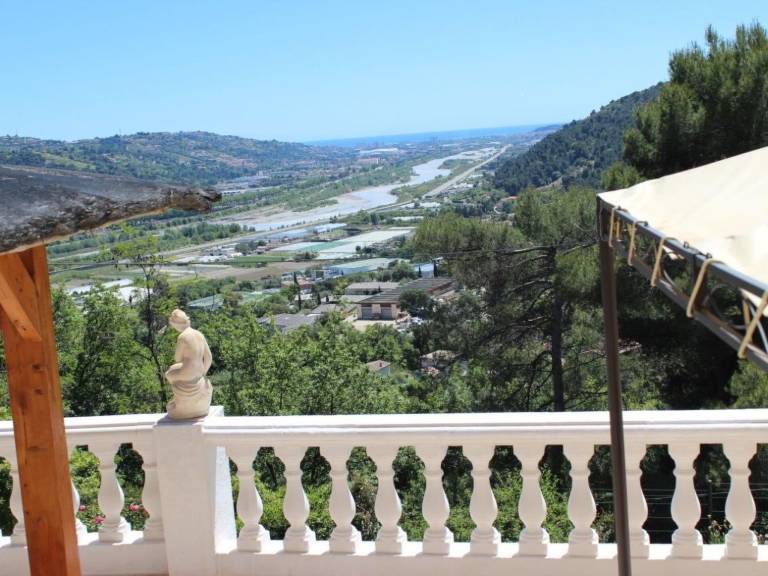 Fully equipped vacation home with yard, private pool & terrace | Dogs allowed — photo 3