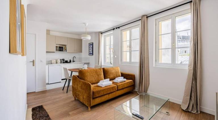 Holiday apartment with 1 room for 4 persons in Montrouge