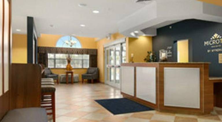 Microtel Inn & Suites by Wyndham Chili/Rochester Airport — photo 3