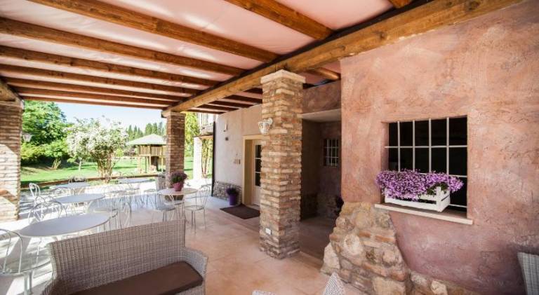 Lovely farm with yard, pool & grill | Pets allowed — photo 3