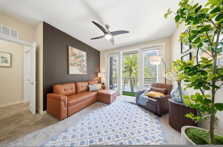 Apartment Courier City/Oscawana
