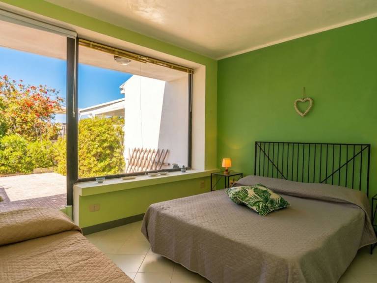 House with yard & patio | Sea view — photo 4