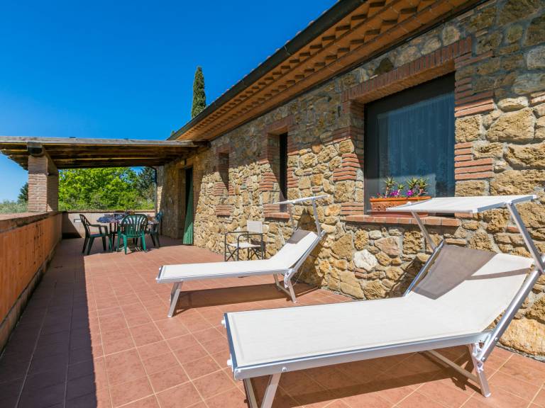 Apartment with yard, barbeque & patio | Sea view | Pet-friendly — photo 4