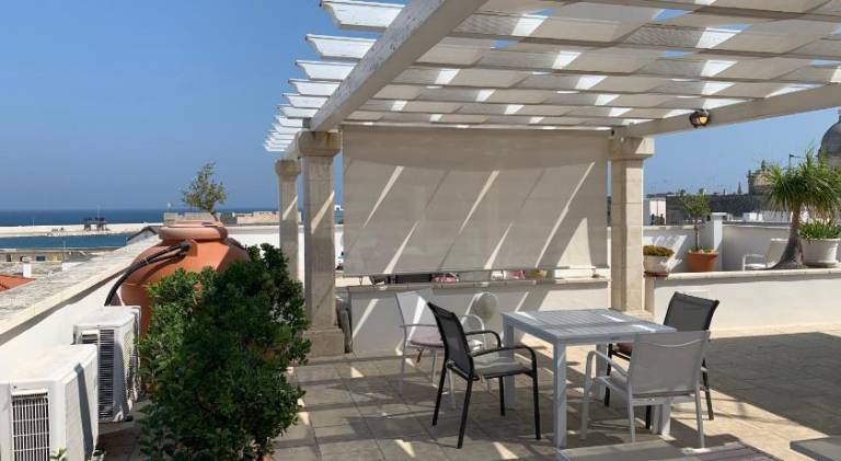 Rental apartment with barbeque, patio & yard in Monopoli