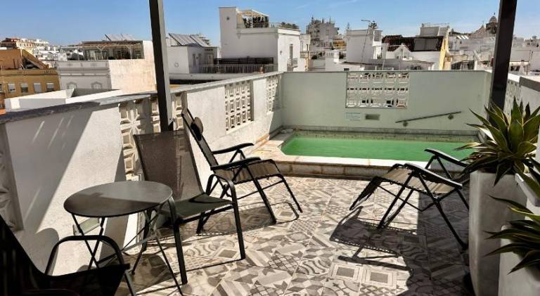Rental apartment with private pool & patio — photo 4