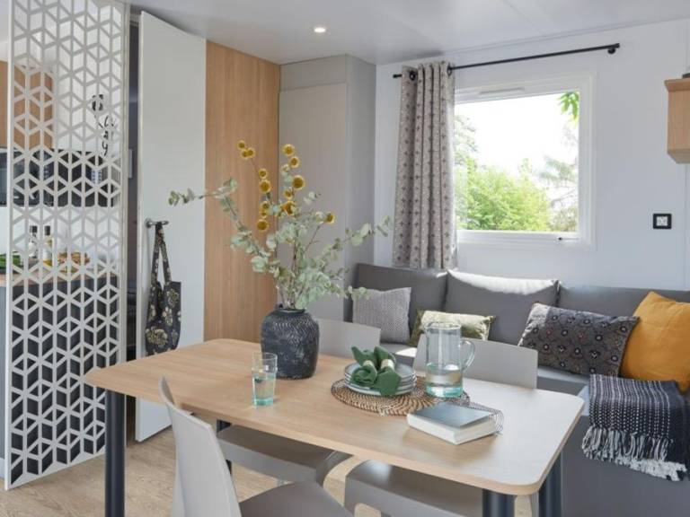 Mobile home with BBQ & terrace | Garden view — photo 5