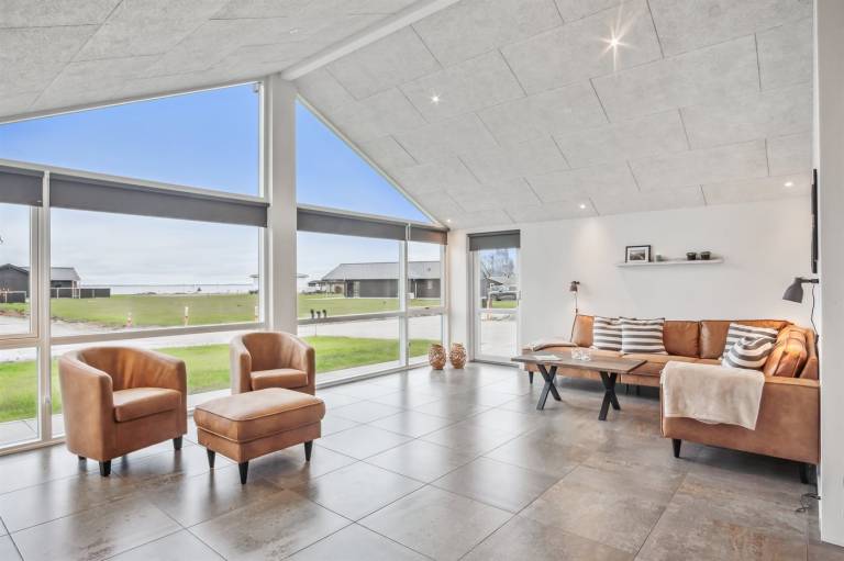 Vacation home with barbecue, terrace & jacuzzi | Sea view — photo 4