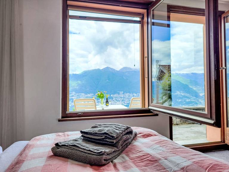 Rental apartment with yard & terrace | Mountain view — photo 3
