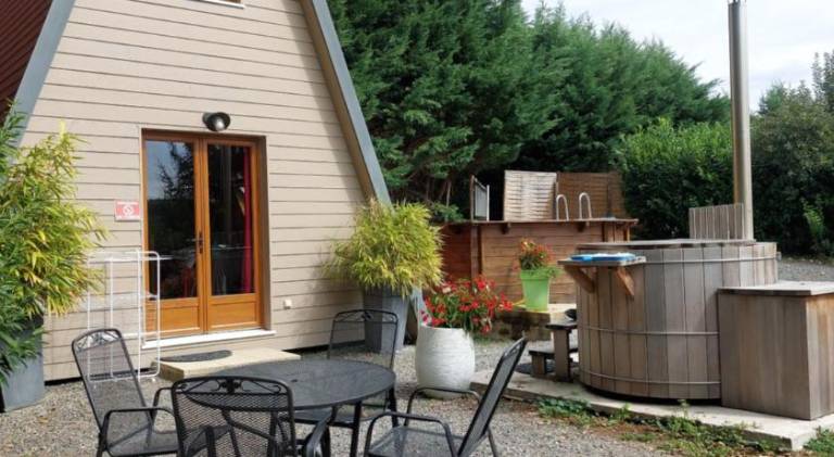 Chalet with jacuzzi & pool | Pet-friendly — photo 3