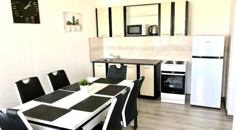 Rental apartment with yard, barbecue & terrace — photo 3