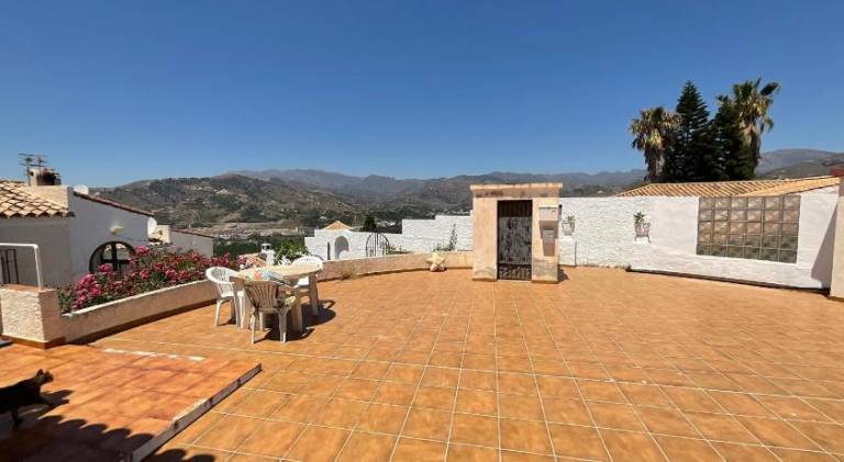 Holiday apartment with barbecue, patio & yard — photo 4