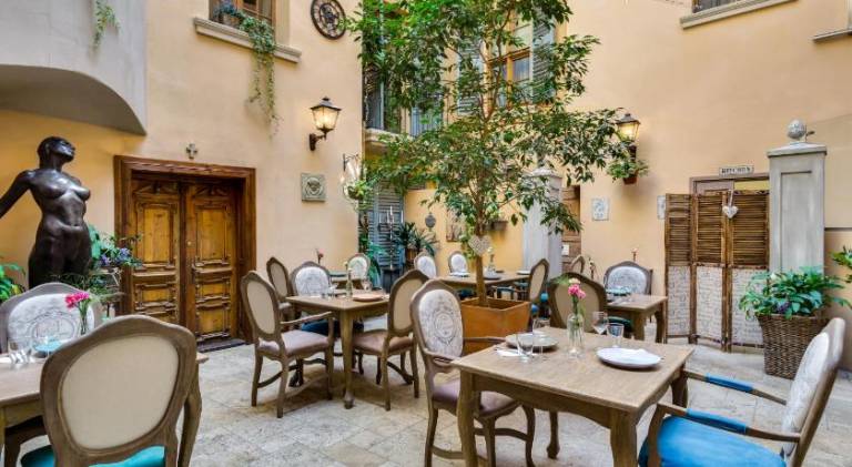 Holiday apartment with yard & patio | Pet-friendly — photo 3