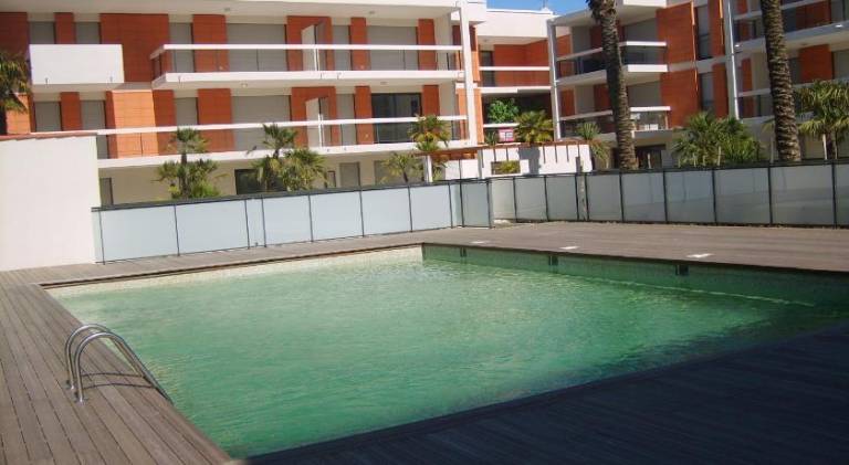 Fully equipped beautiful rental apartment with garden, pool & terrace | Next to the beach | Dogs allowed in Biot