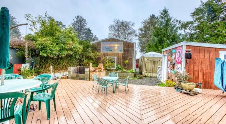 Incredibly Unique Bar Inspired Home with Private Hot Tub and near the Beach Dogs OK — photo 4