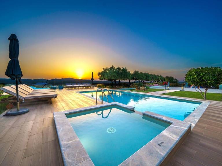 House with BBQ, patio & yard | Perfect for remote work in Chania