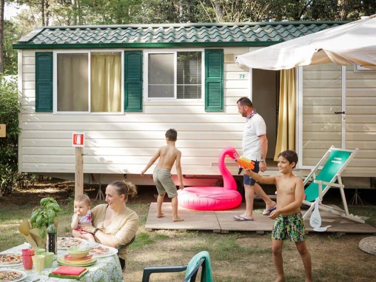 Beautiful mobile home with heated pool & patio | Next to the beach | Pet-friendly — photo 4