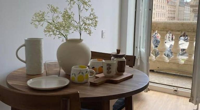 Beautiful apartment | Next to Lyon Cathedral | Pets are welcome — photo 3