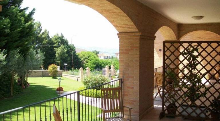 Vacation home with garden, terrace & BBQ — photo 4