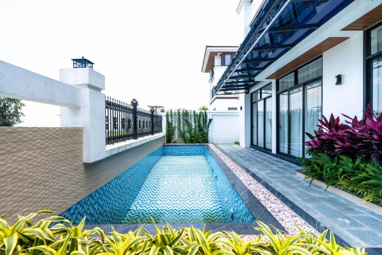 Vacation home with garden, grill & pool | Water view | Good for workation | Dogs allowed — photo 4