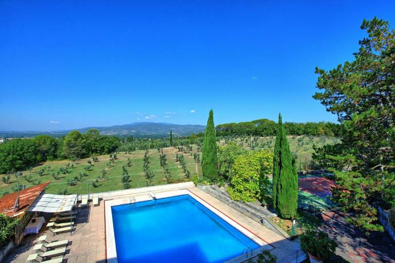 Family-friendly villa with private pool, barbeque & garden | Perfect for remote work | Pet-friendly in Arezzo