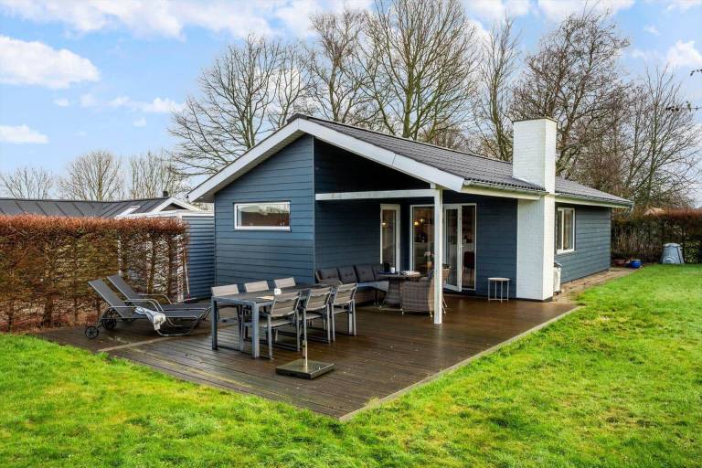 Family-friendly vacation home with grill, patio & yard | Pets are welcome — photo 3