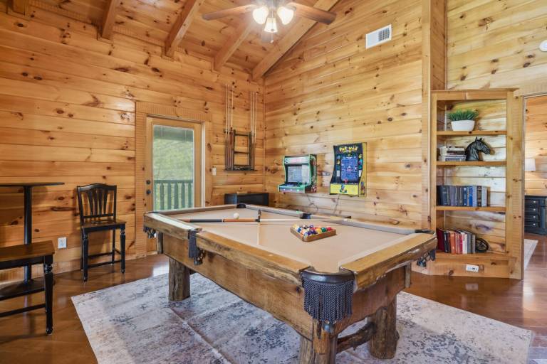 Child-friendly cabin with pool, hot tub & barbecue | Mountain view | Pet-friendly — photo 4