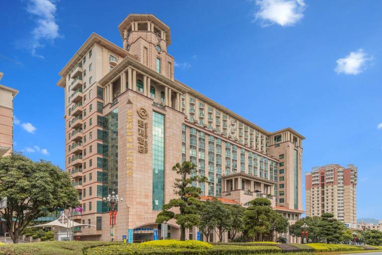 Yihe Grand Hotel