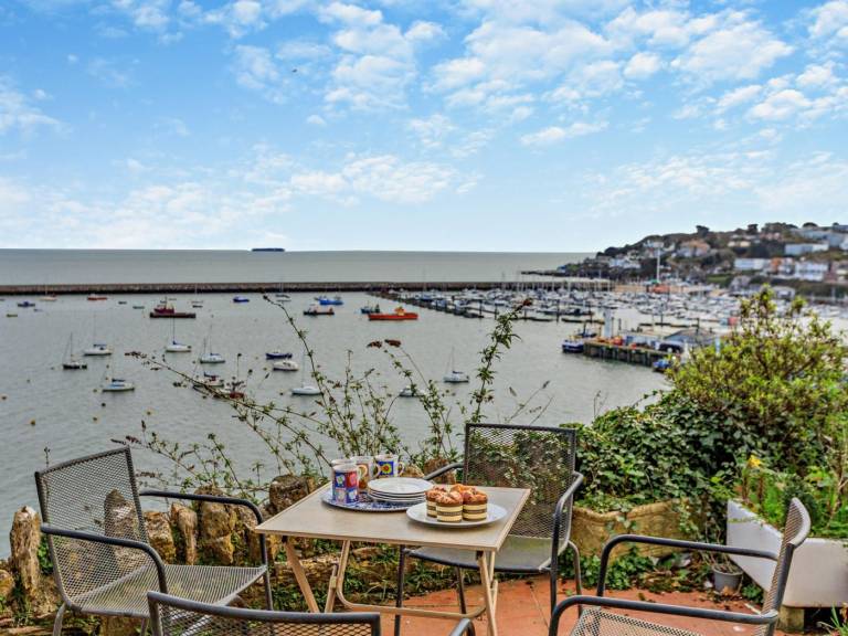 Fully equipped cottage with terrace | Water view | Pets are welcome in Paignton