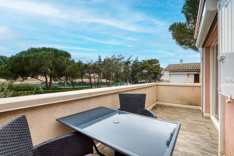 Apartment 'Cap D'agde, Beau T2, Parking' with Shared Pool and Private Terrace in Agde